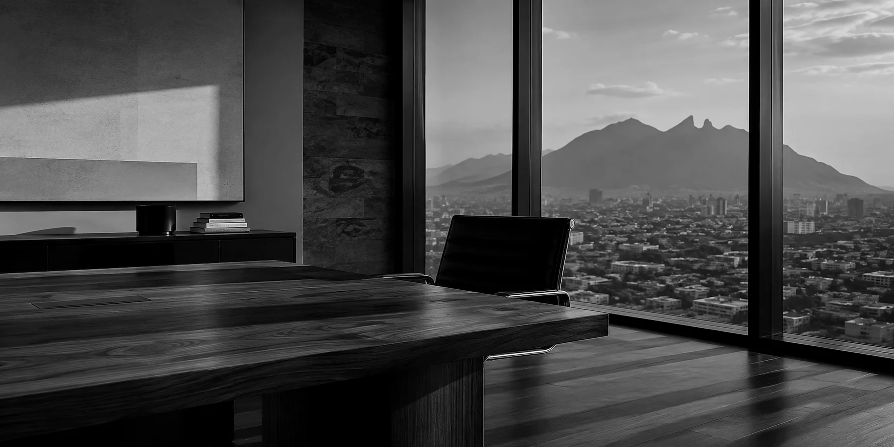 Oficina ejecutiva con vista al Cerro de la Silla en Monterrey