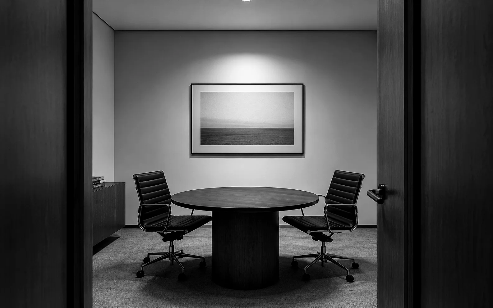 Sala de juntas preparada para una reunión de trabajo